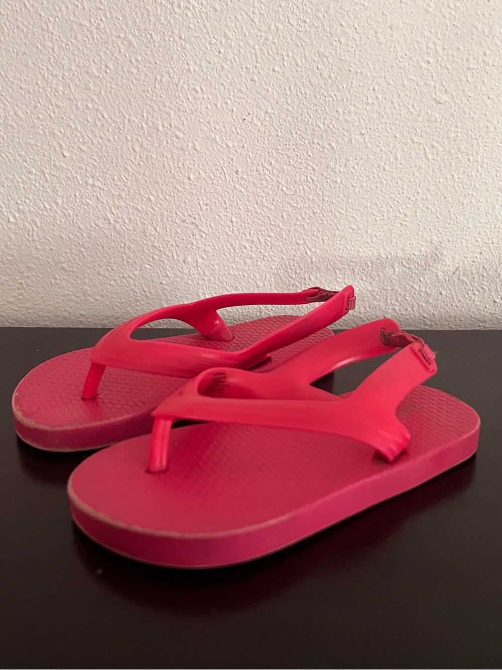 Old Navy Children’s Pink Flip Flop Sandals 🩷
